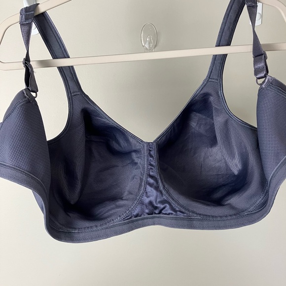 Bra Playtex 18hr. 40DDD Color is “Private Jet” Gray 4 hooks Preloved Excellent - Picture 4 of 9